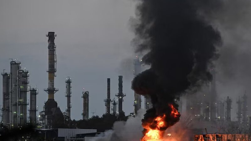 BƏƏ XİN: İranın zərbələri qlobal enerji bazarlarını təhdid edir