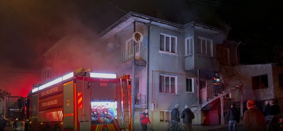 Bakıda evdə yanğın olub, mənzil sahibinin meyiti aşkarlanıb - VİDEO