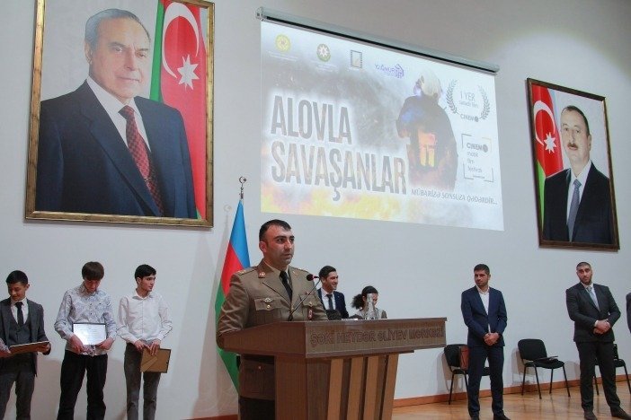 Nazir rəisi işdən çıxardı - FOTO