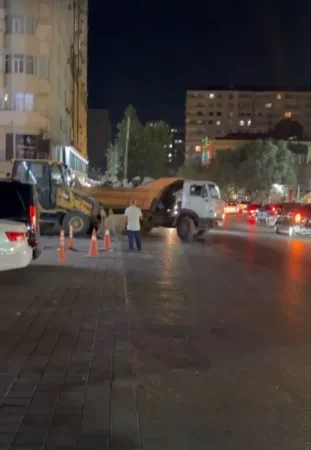 “Abşeron City”də zirzəmi divarları gecə ilə söküldü - Sakinlər narahatdır - VİDEO