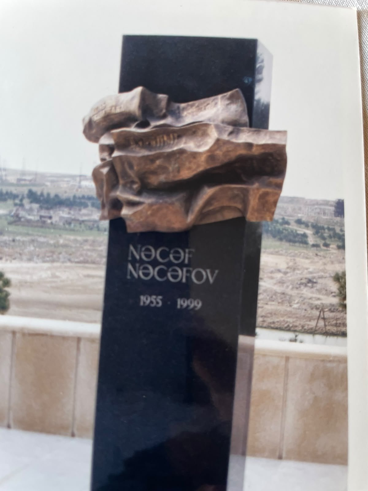 Nəcəf Nəcəfovun məzarı üzərindəki barelyef oğurlandı - Saxlanılan var - Foto