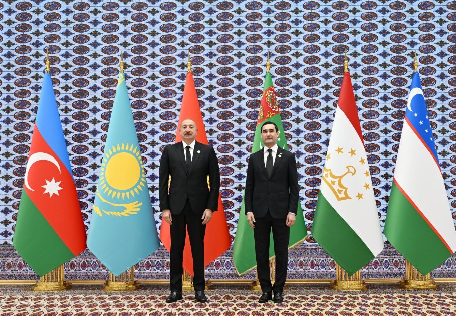 Prezident İlham Əliyev Azərbaycan və Mərkəzi Asiya Dövlət Başçılarının 8-ci Məşvərət görüşündə iştirak etmək üçün “Avaza” Kompleksinə gəldi