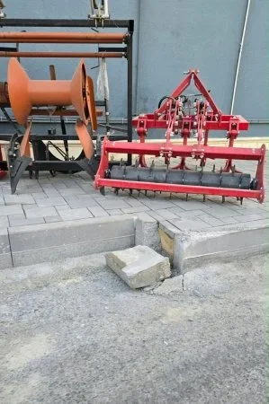 “Azərtexnika” səkini zəbt edərək texnikaların dayanacağına çevrib: "AzBelşin” sahibləri nədən qanunları tanımır? –FOTOFAKT